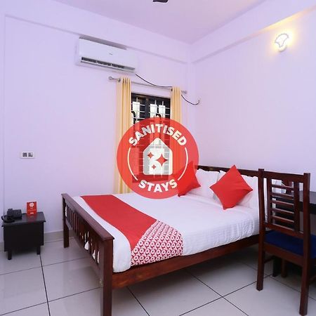 Hôtel Oyo 26697 United Residency à Kazhakuttam Extérieur photo