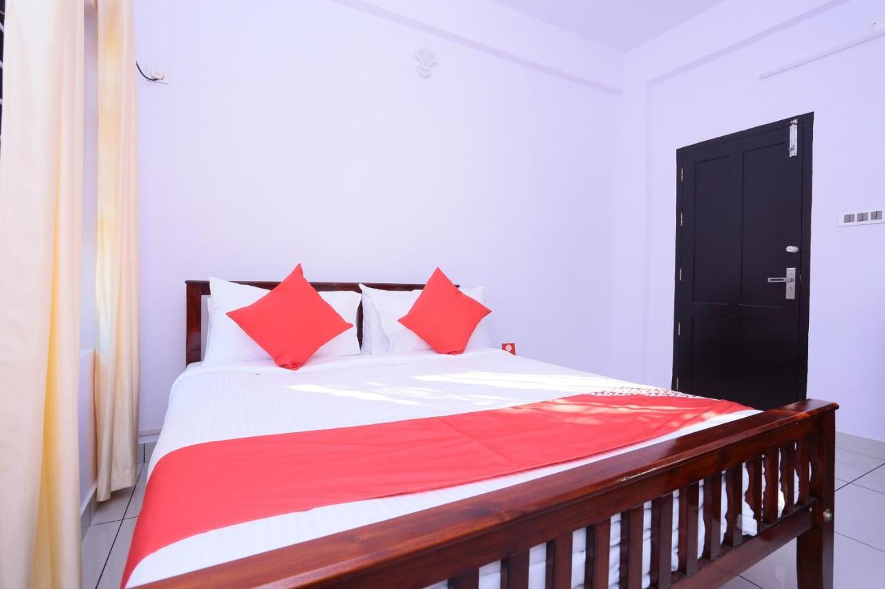 Hôtel Oyo 26697 United Residency à Kazhakuttam Extérieur photo