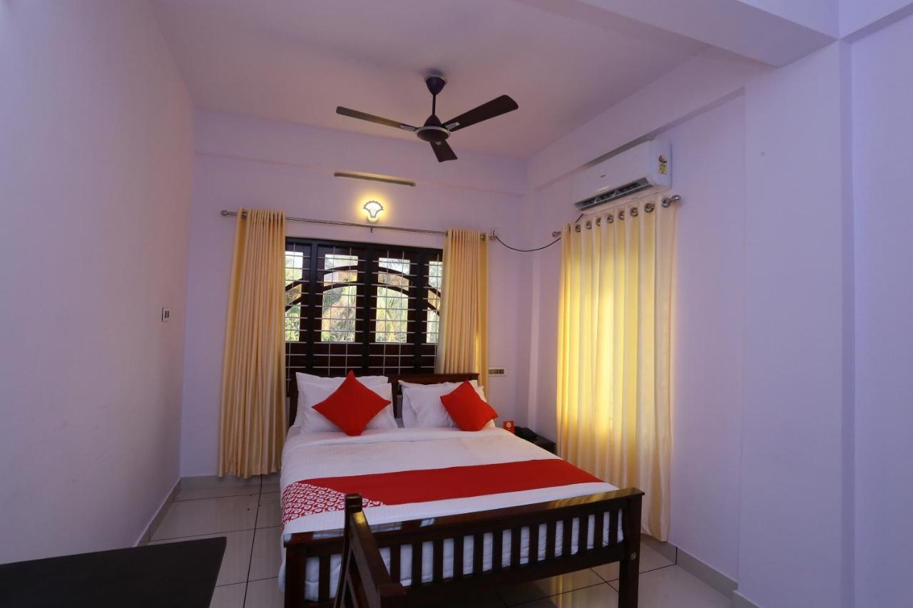 Hôtel Oyo 26697 United Residency à Kazhakuttam Extérieur photo