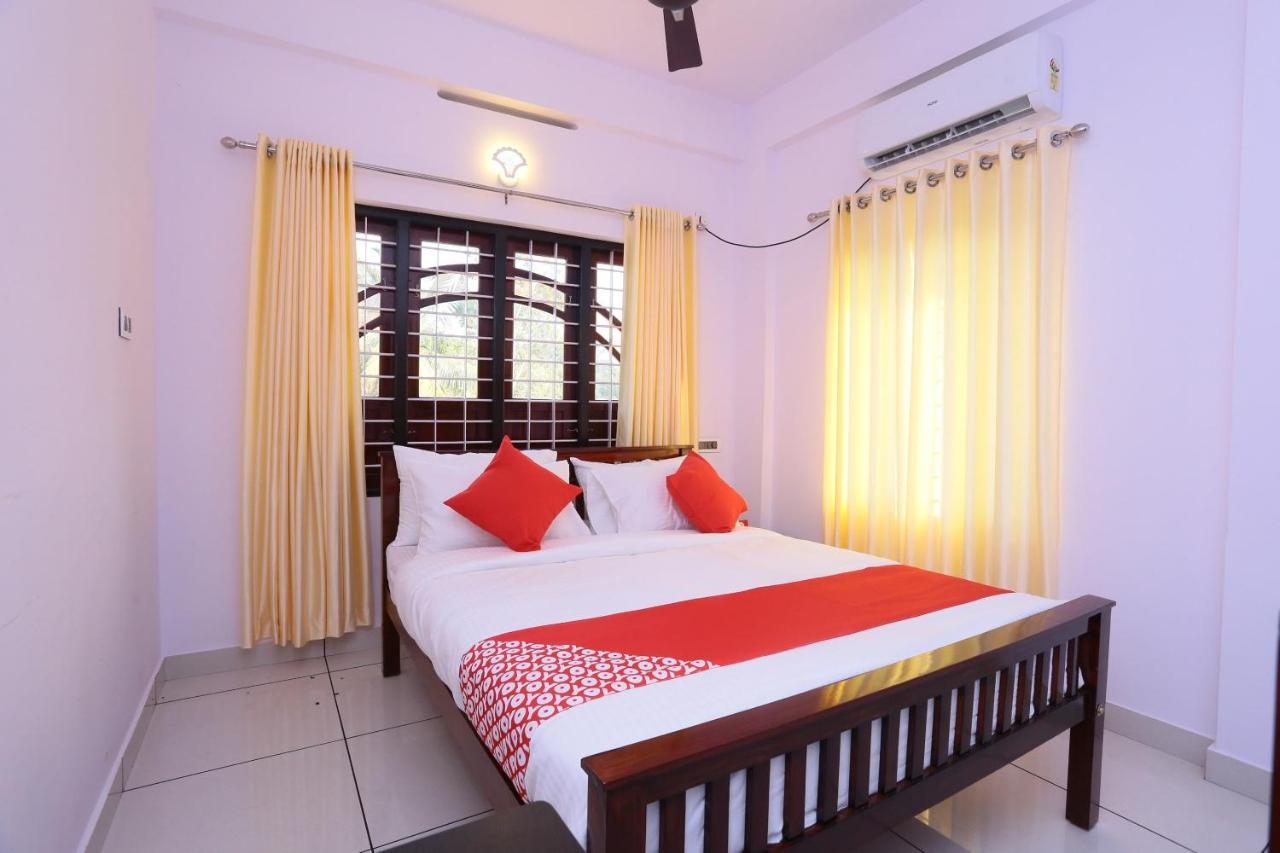 Hôtel Oyo 26697 United Residency à Kazhakuttam Extérieur photo
