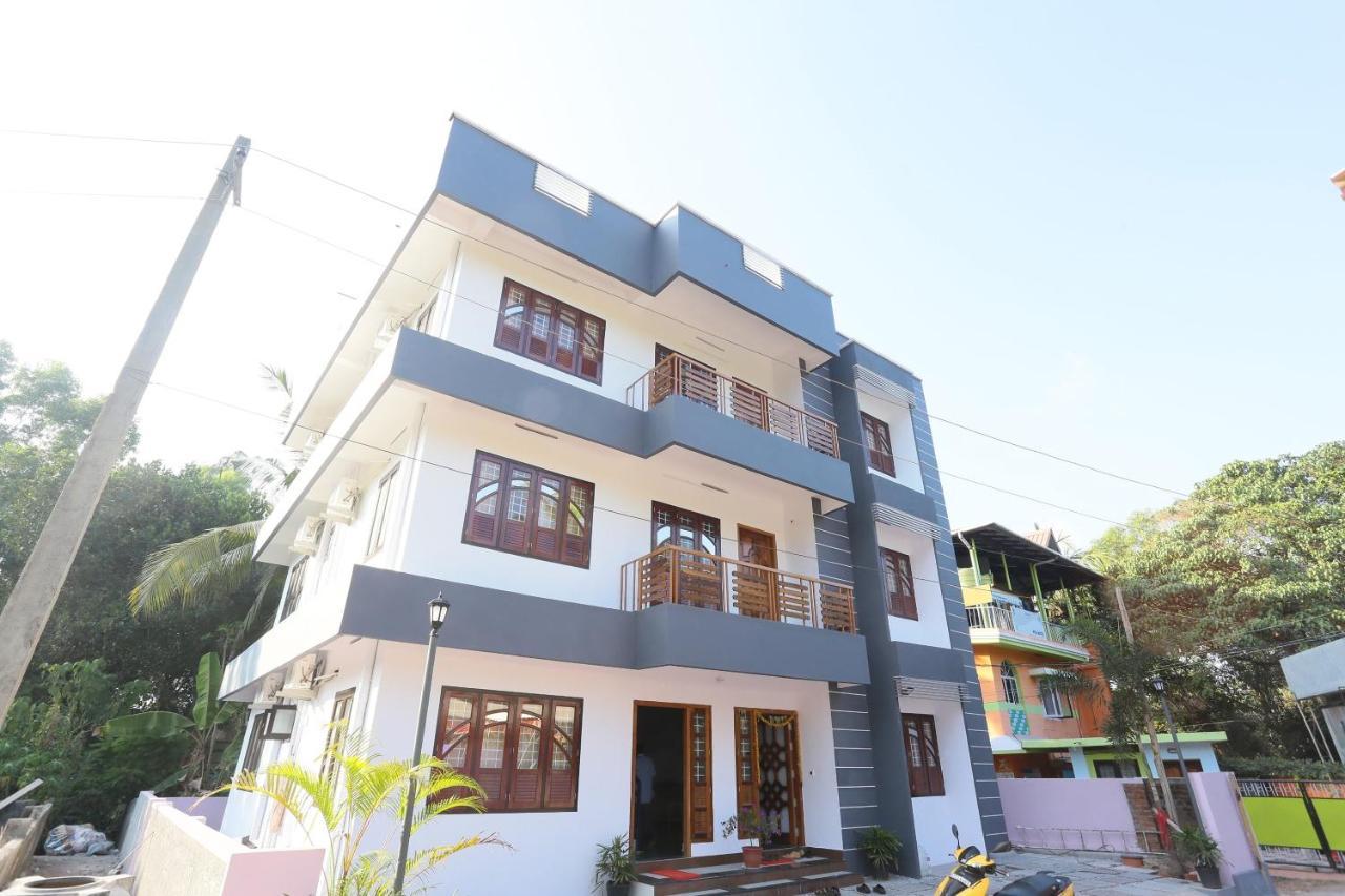 Hôtel Oyo 26697 United Residency à Kazhakuttam Extérieur photo