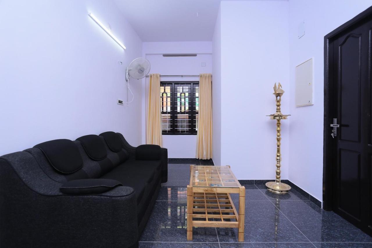 Hôtel Oyo 26697 United Residency à Kazhakuttam Extérieur photo