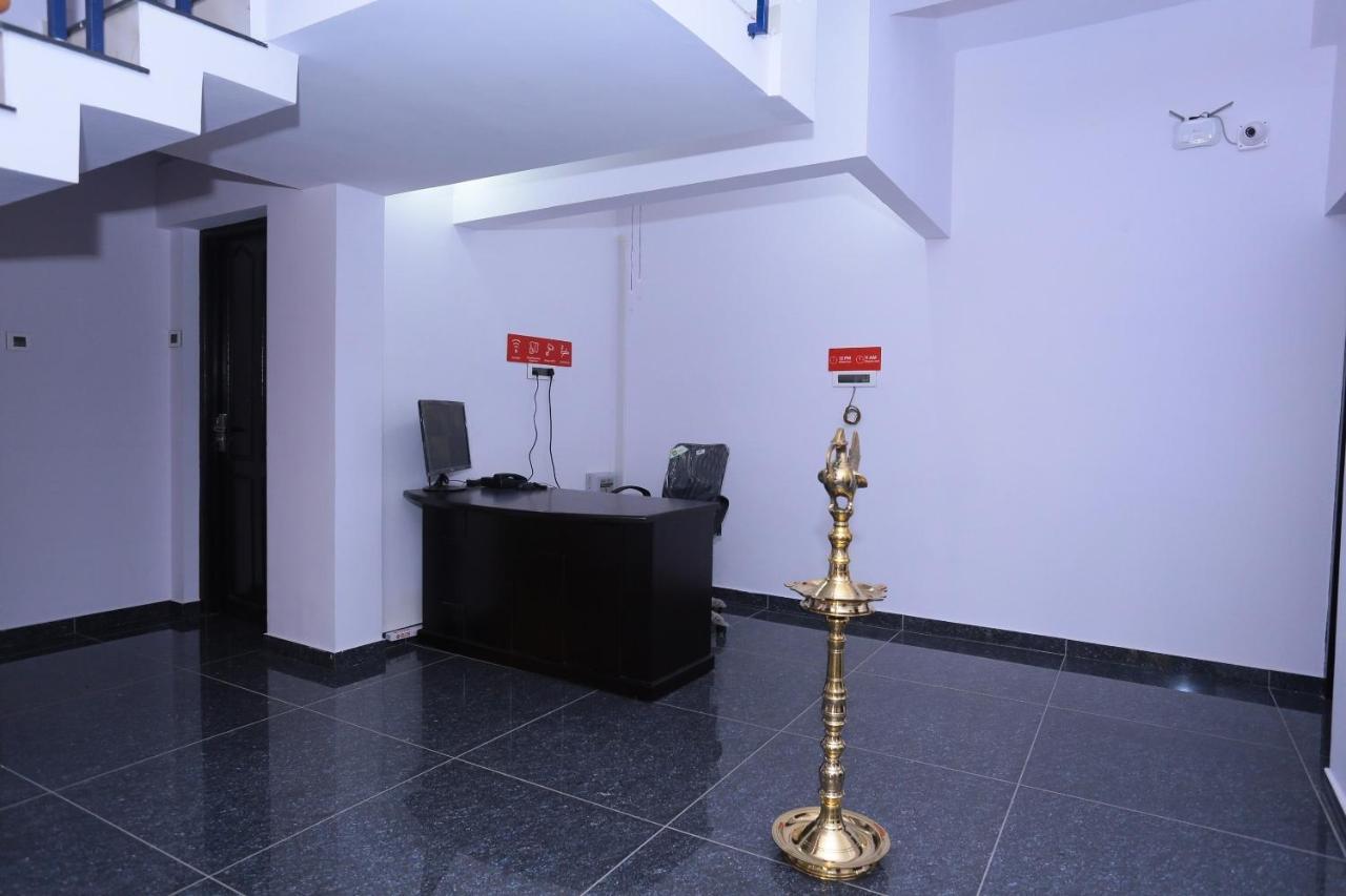 Hôtel Oyo 26697 United Residency à Kazhakuttam Extérieur photo